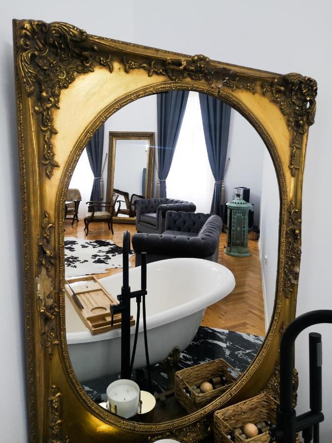 Mansion Josephina Appartement Cluj-Napoca Buitenkant foto