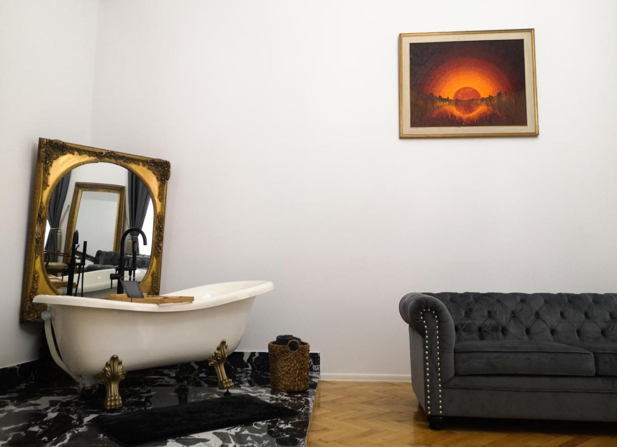 Mansion Josephina Appartement Cluj-Napoca Buitenkant foto
